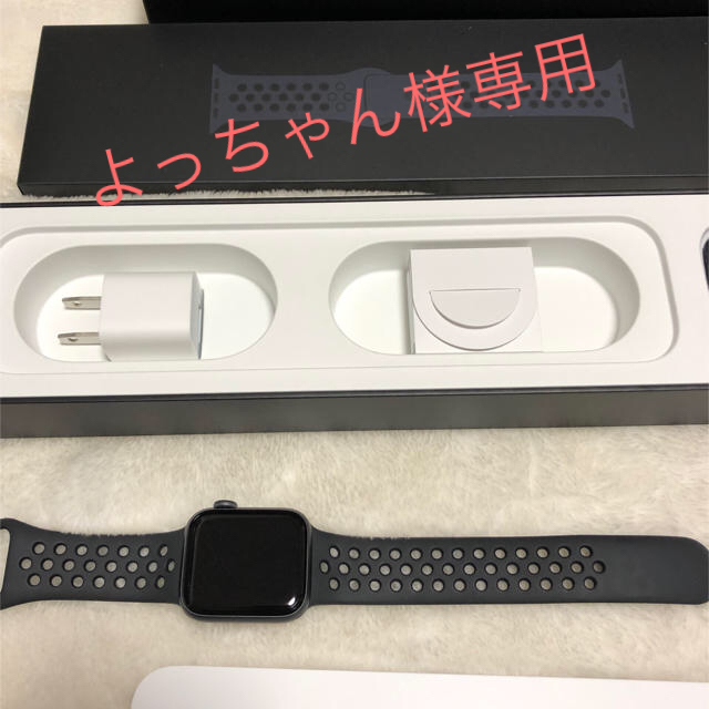 美品 Apple watch 4 Nike  アップルウォッチ4 スペースグレイ メンズの時計(腕時計(デジタル))の商品写真