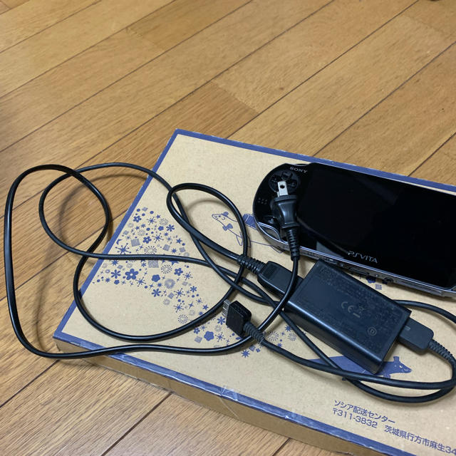 SONY(ソニー)の値下げしました！中古品 PSVITA エンタメ/ホビーのゲームソフト/ゲーム機本体(携帯用ゲーム機本体)の商品写真