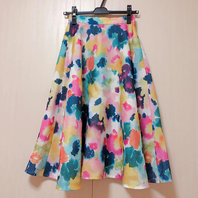 MERCURYDUO(マーキュリーデュオ)の3D 水彩フラワー フレアスカート 花柄 ミックス マーキュリーデュオ  レディースのスカート(ひざ丈スカート)の商品写真