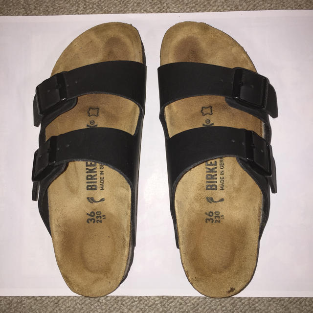 BIRKENSTOCK(ビルケンシュトック)のBIRKENSTOK ARIZONA 黒 36号(23.0cm) レディースの靴/シューズ(サンダル)の商品写真