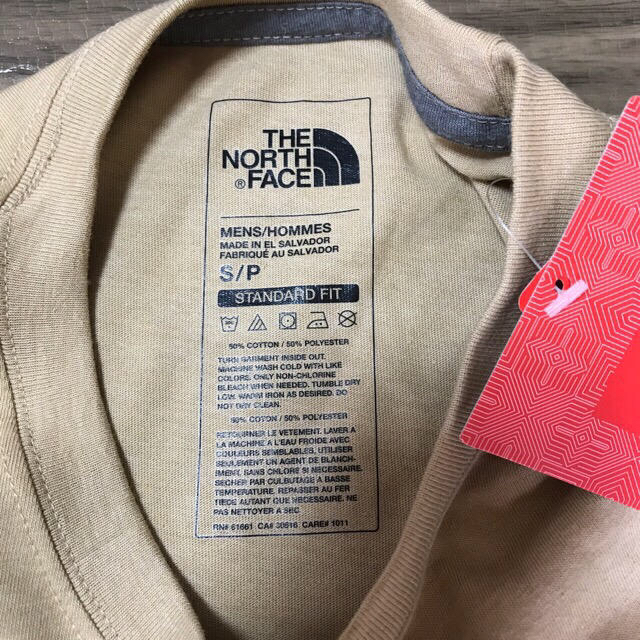 THE NORTH FACE(ザノースフェイス)の【新品】ノースフェイス ベージュ Tシャツ メンズ (Sサイズ) メンズのトップス(Tシャツ/カットソー(半袖/袖なし))の商品写真