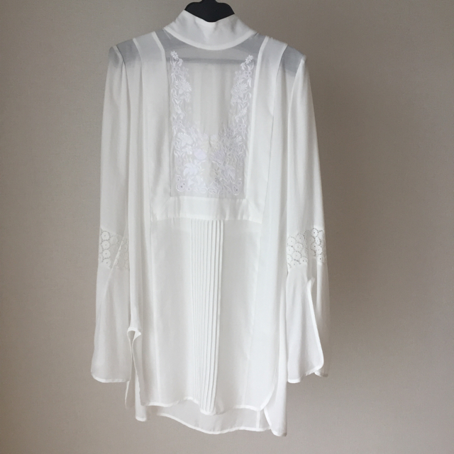 mame Botanical Embroidery Blouse - white シャツ/ブラウス(長袖/七分)