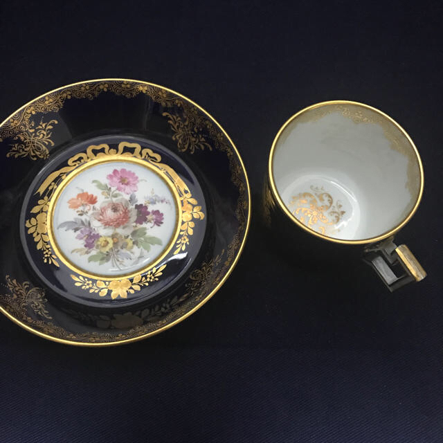 送料無料 MEISSEN - 【古マイセン】コバルト金彩 「恋人文/フラワーブーケと昆虫」カップ&ソーサー 食器 送料無料 MEISSEN - 【古マイセン】コバルト金彩 「恋人文/フラワーブーケと昆虫」カップ&ソーサー 食器