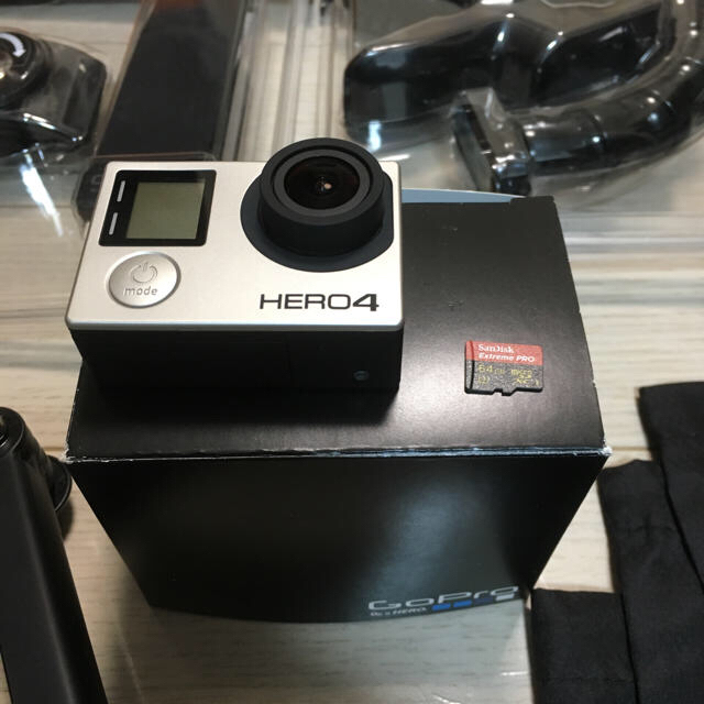 GoPro(ゴープロ)のGo Pro Hero4 Silver & アタッチメントキット一式 スマホ/家電/カメラのカメラ(コンパクトデジタルカメラ)の商品写真