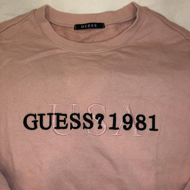 GUESS(ゲス)のGUESS ピンク トレーナー Mサイズ レディースのトップス(トレーナー/スウェット)の商品写真