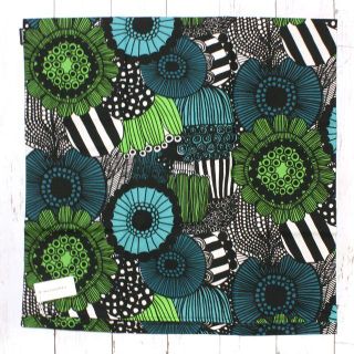 マリメッコ(marimekko)のマリメッコ　クッションカバー　シイルトラプータルハ(クッションカバー)