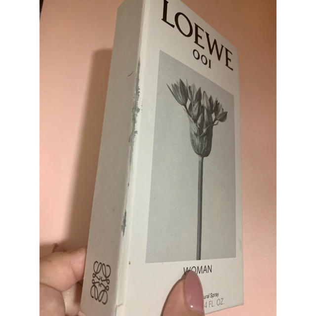 LOEWE(ロエベ)の【未使用品･箱汚れあり&送料込】LOEWE 001 WOMAN 100ml コスメ/美容の香水(香水(女性用))の商品写真