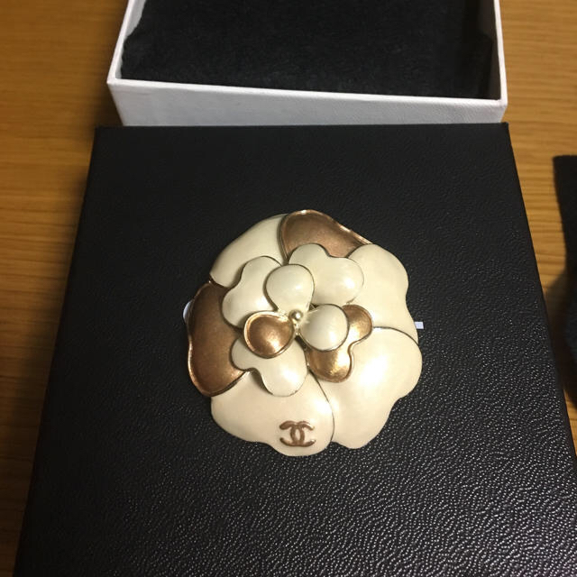 CHANEL - シャネル ヴィンテージ カメリア ブローチ 美品の通販 by みーs shop|シャネルならラクマ