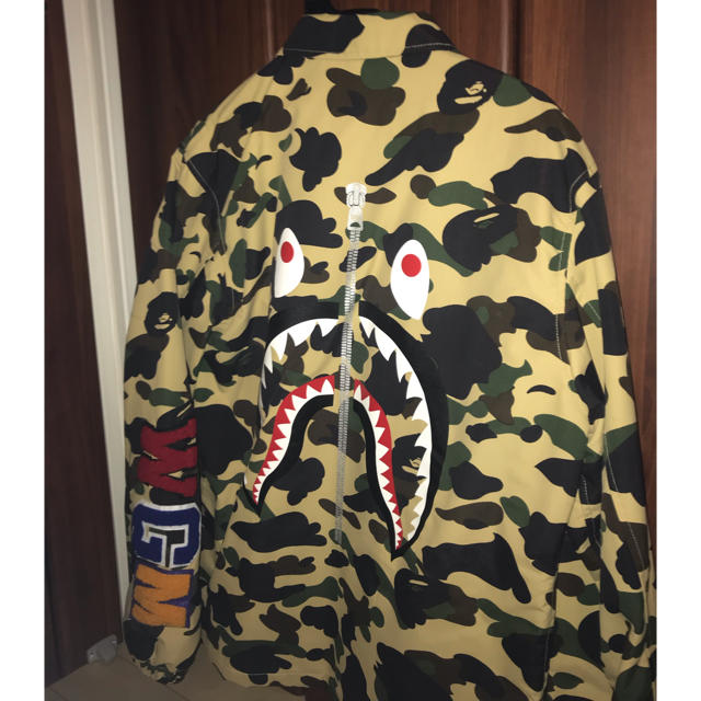 A BATHING APE(アベイシングエイプ)のA bathing ape  シャーク ジャケット メンズのジャケット/アウター(ダウンジャケット)の商品写真