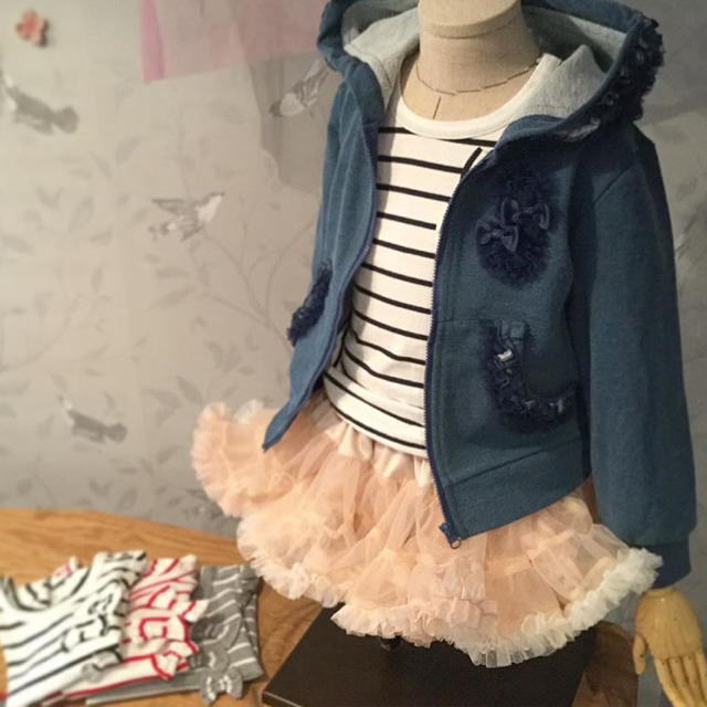 fafa(フェフェ)のpanpantutu デニムパーカーサイズ100 キッズ/ベビー/マタニティのキッズ服女の子用(90cm~)(ジャケット/上着)の商品写真