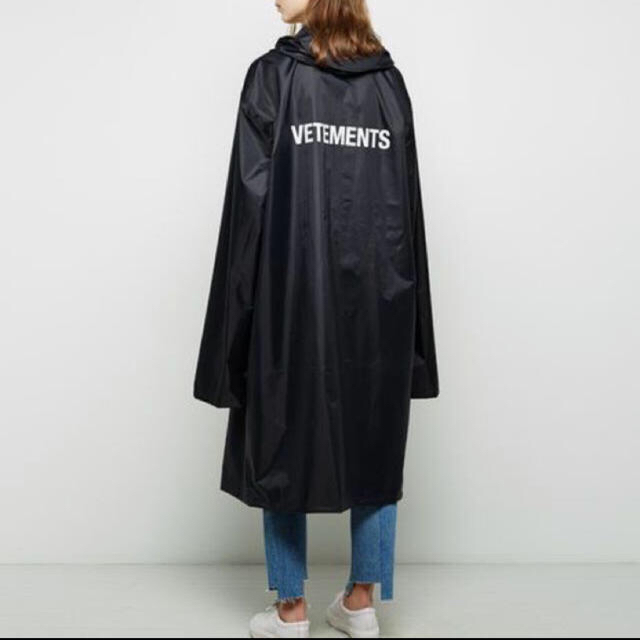 VETEMENTS RAINCOAT