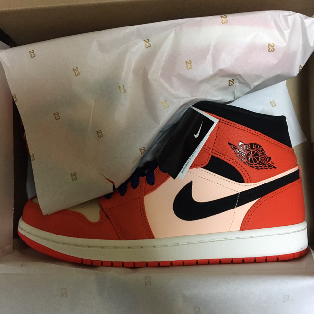 NIKE(ナイキ)のNIKE AIR JORDAN 1 MID SE 26cm メンズの靴/シューズ(スニーカー)の商品写真