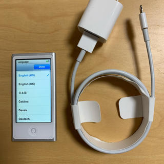 アップル(Apple)のiPod nano 第7世代  シルバー 充電器ケーブル付 純正品 (ポータブルプレーヤー)