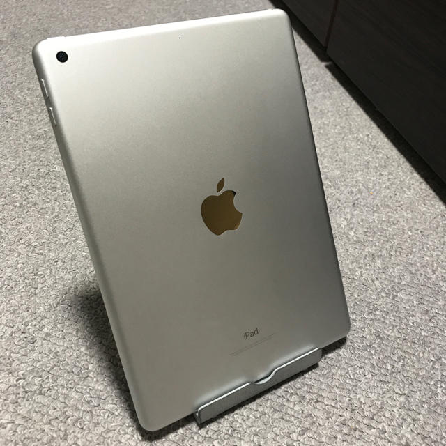 Apple(アップル)の【極美品】iPad 2017 第5世代 32GB スマホ/家電/カメラのPC/タブレット(タブレット)の商品写真