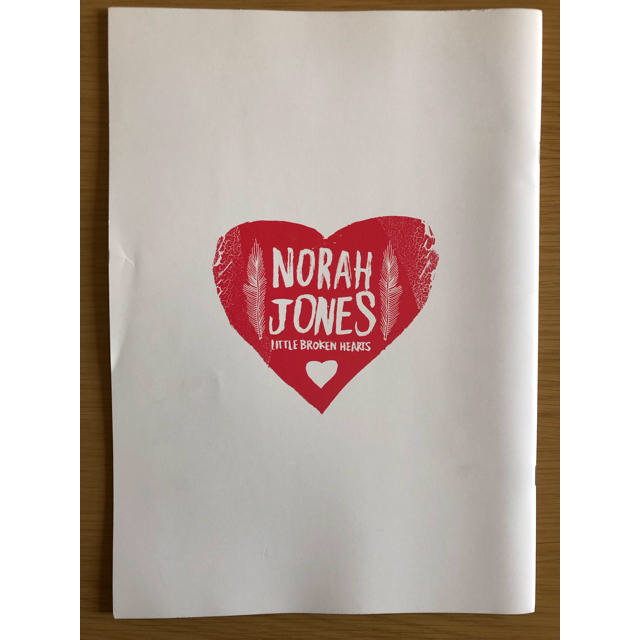 Norah Jones 写真集 グッズ エンタメ/ホビーの本(アート/エンタメ)の商品写真