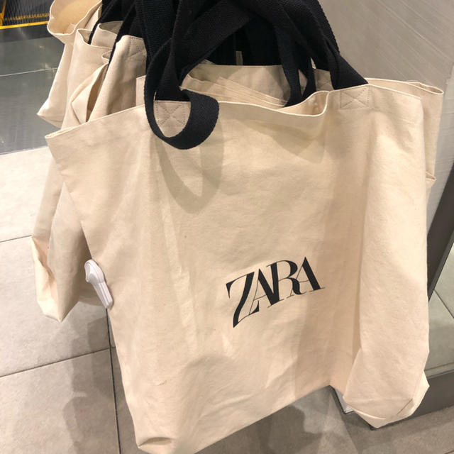 ZARA - ZARA ショップバッグ ラスト1点 トートバッグの通販 by ZARA - ZARA ショップバッグ ラスト1点 トートバッグの通販 by