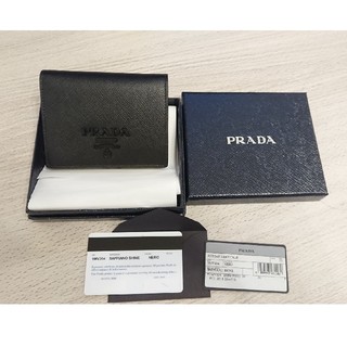 プラダ(PRADA)の新品 プラダ モノクローム コンパクト 二つ折り財布 サフィアーノ メタル(財布)