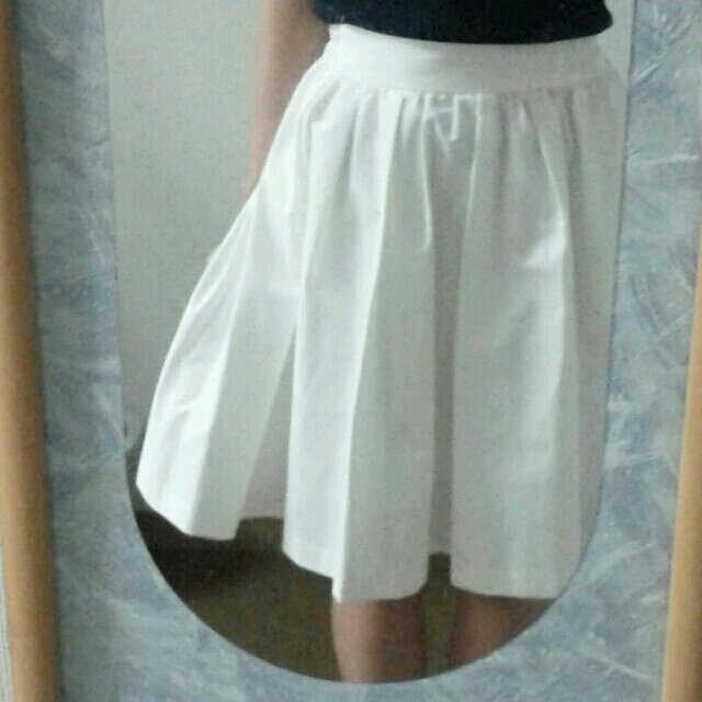 tiara(ティアラ)のふんわり☆白スカート レディースのスカート(ひざ丈スカート)の商品写真