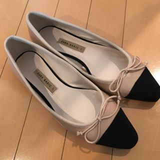 ザラ(ZARA)のZARA バイカラーフラットパンプス(バレエシューズ)