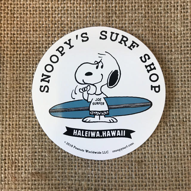 SNOOPY(スヌーピー)の入手困難 ハワイ ハレイワ限定 スヌーピー ステッカー 2枚 ハンドメイドの文具/ステーショナリー(しおり/ステッカー)の商品写真