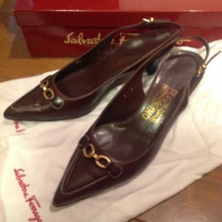 サルヴァトーレフェラガモ(Salvatore Ferragamo)の超美品 フェラガモ ストラップパンプス ACRIBIA 8D(ハイヒール/パンプス)