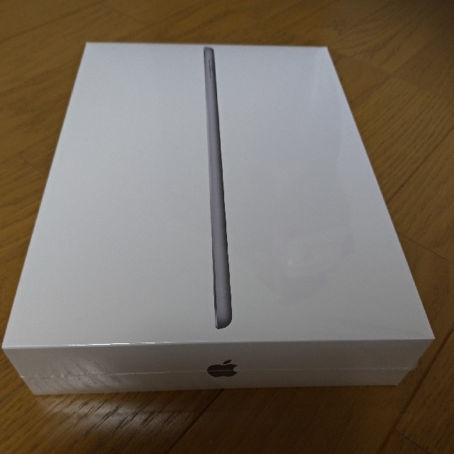 iPad(アイパッド)のiPad 新品未開封６世代 9.7インチ Wi-Fiモデル128GB スマホ/家電/カメラのPC/タブレット(タブレット)の商品写真