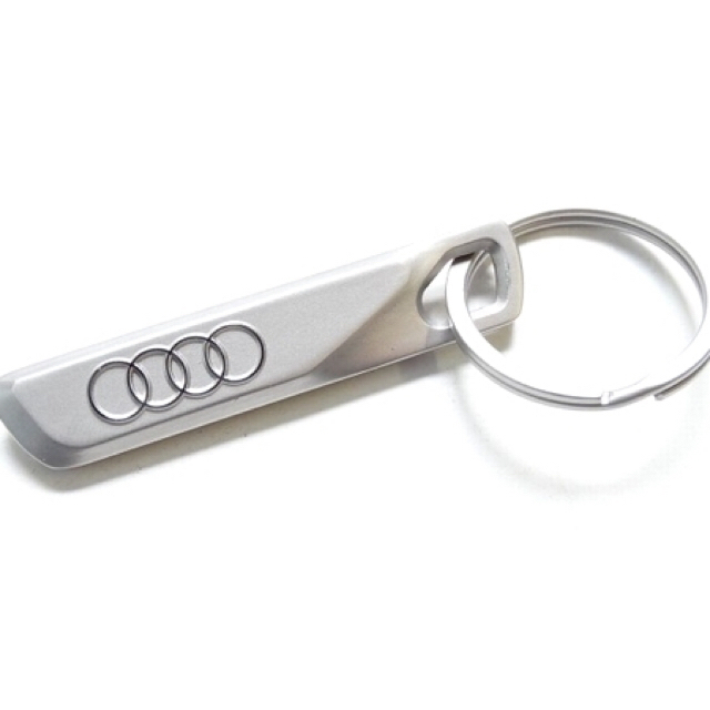 AUDI(アウディ)の未使用Audiアウディ Key ringキーリングステンレス鋼マットシルバー 自動車/バイクの自動車(車外アクセサリ)の商品写真