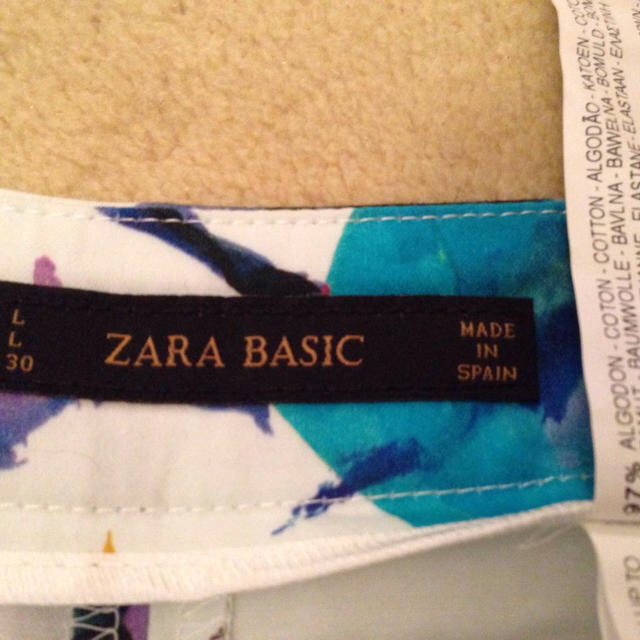 ZARA(ザラ)のZARA BASIC 花柄ショートパンツ レディースのパンツ(ショートパンツ)の商品写真