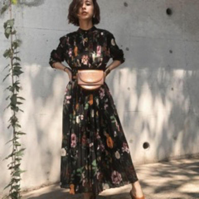 Ameri VINTAGE(アメリヴィンテージ)のAMERI COCO FLOWER DRESS レディースのワンピース(ロングワンピース/マキシワンピース)の商品写真