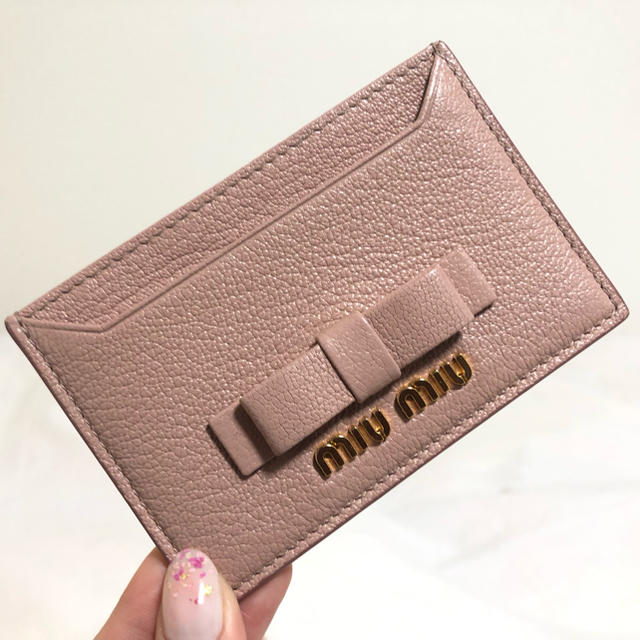 新作大特価 miumiu - 新品 ❤︎ miumiuパスケースの通販 by shop|ミュウミュウならラクマ 定番低価
