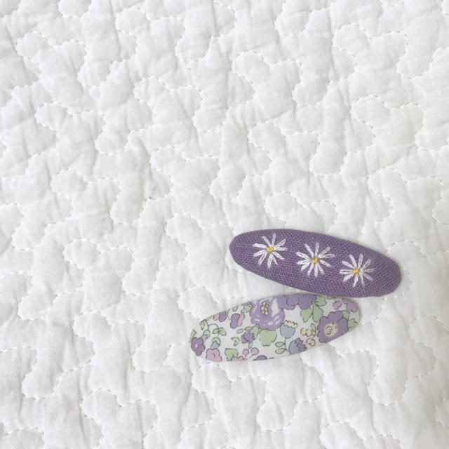 PETIT BATEAU(プチバトー)のflower&liberty pin set 🍇(grape color) ハンドメイドのキッズ/ベビー(ファッション雑貨)の商品写真