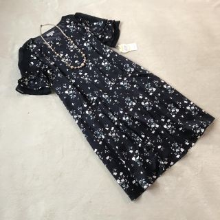 新品タグ付 授乳口付 お花柄ワンピース Lマタニティ黒(マタニティワンピース)