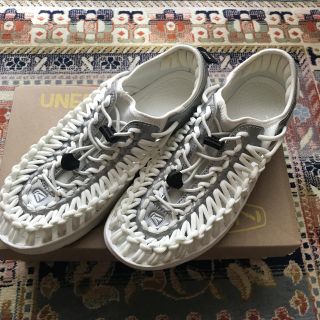 キーン(KEEN)の値下げしました！キーンkeenサンダルスニーカーuneekユニーク25シルバー(サンダル)