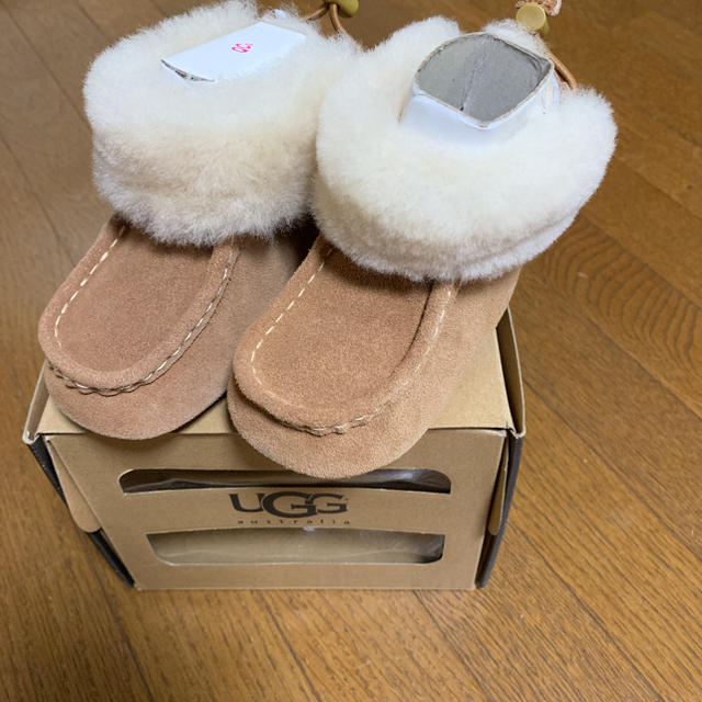 UGG(アグ)のUGG ベビーシューズ キッズ/ベビー/マタニティのベビー靴/シューズ(~14cm)(ブーツ)の商品写真