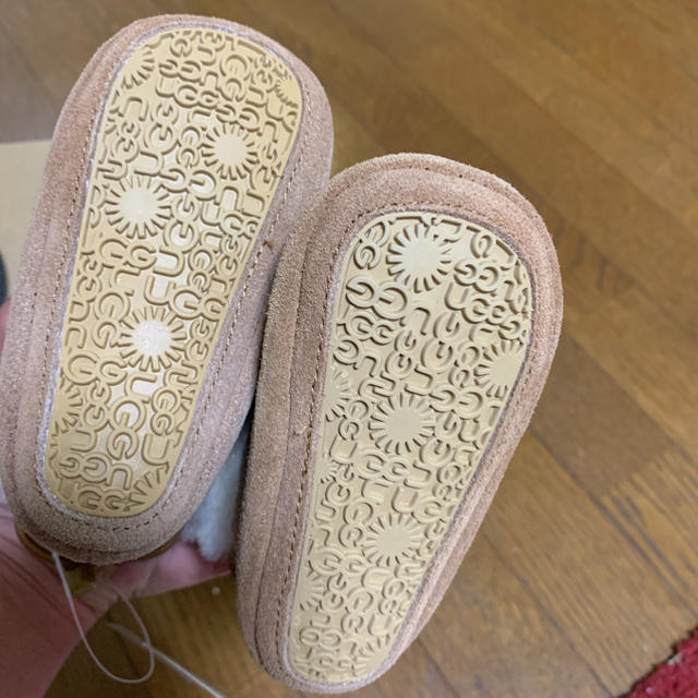 UGG(アグ)のUGG ベビーシューズ キッズ/ベビー/マタニティのベビー靴/シューズ(~14cm)(ブーツ)の商品写真