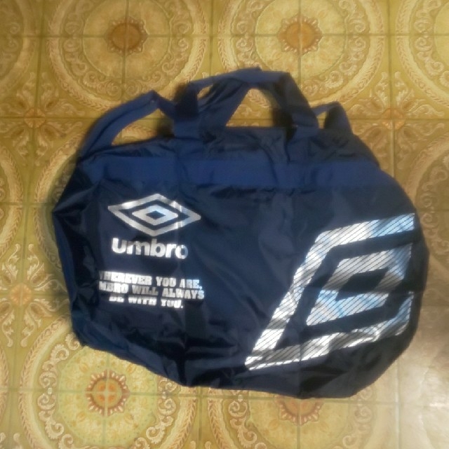 UMBRO(アンブロ)のumbro 紺色ドラムバック 33L 【新品・未使用品】 メンズのバッグ(ドラムバッグ)の商品写真