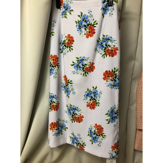 MERCURYDUO(マーキュリーデュオ)のユリオプスフラワーミモレＳＫ レディースのスカート(ひざ丈スカート)の商品写真
