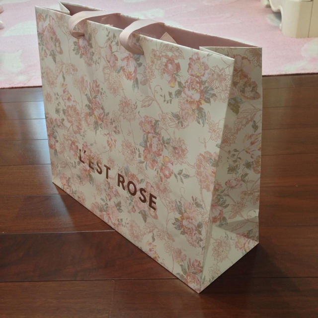 L'EST ROSE(レストローズ)のレストローズ最新ショップ袋2枚セット薔薇 レディースのバッグ(ショップ袋)の商品写真