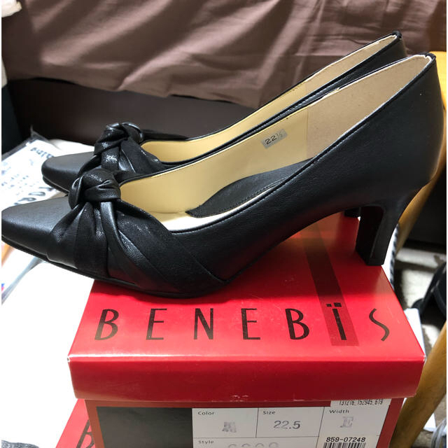 ベルメゾン(ベルメゾン)のベネビス   benebis  黒パンプス  新品未使用 22.5cm レディースの靴/シューズ(ハイヒール/パンプス)の商品写真