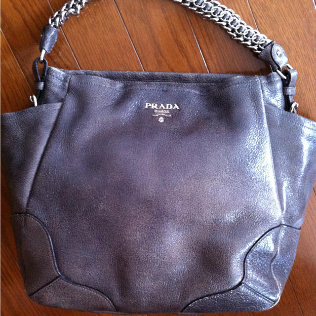 PRADA(プラダ)のａ_♡様★今月中旬までお取り置き中 レディースのバッグ(ショルダーバッグ)の商品写真