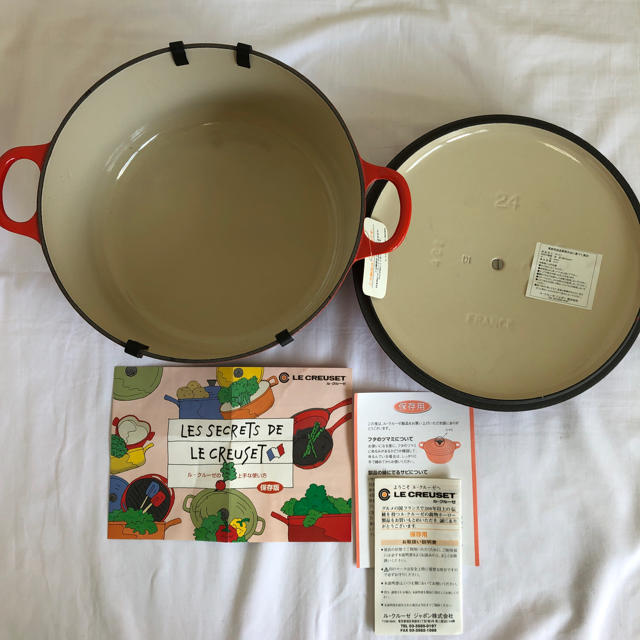 LE CREUSET(ルクルーゼ)のクルーゼ ココット ロンド 24cm チェリーレッド 【新品未使用】 インテリア/住まい/日用品のキッチン/食器(鍋/フライパン)の商品写真