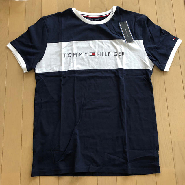 TOMMY HILFIGER(トミーヒルフィガー)の【新品未使用タグ付き】TOMMY HILFIGER Tシャツ 大人気 紺 赤 メンズのトップス(Tシャツ/カットソー(半袖/袖なし))の商品写真