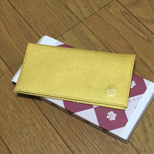 皇居限定 菊の御紋 財布 ゴールドの通販 by うきうき's shop｜ラクマ