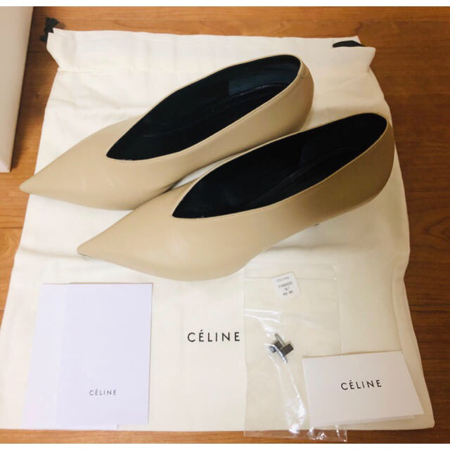 celine(セリーヌ)のメルモ様専用です。セリーヌ Vネック パンプス36.5  レディースの靴/シューズ(ハイヒール/パンプス)の商品写真