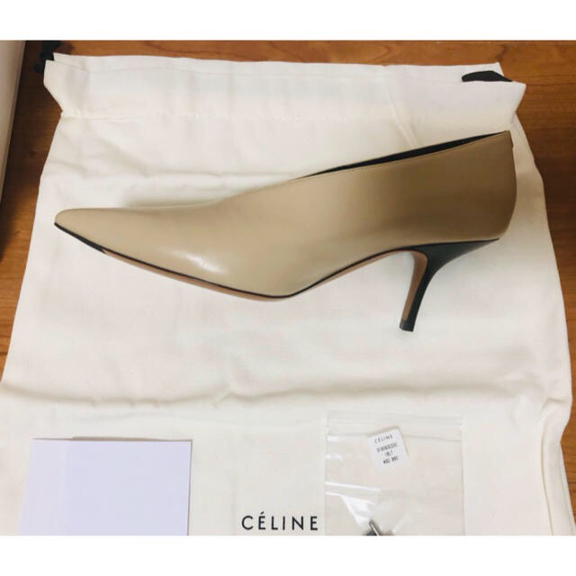 celine(セリーヌ)のメルモ様専用です。セリーヌ Vネック パンプス36.5  レディースの靴/シューズ(ハイヒール/パンプス)の商品写真