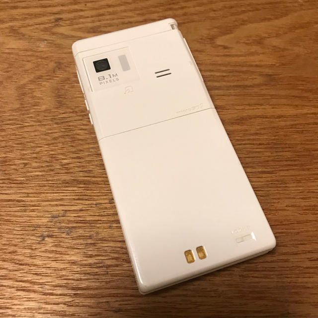 NTTdocomo(エヌティティドコモ)のdocomo  F-06D  ホワイト  ガラケー スマホ/家電/カメラのスマートフォン/携帯電話(携帯電話本体)の商品写真