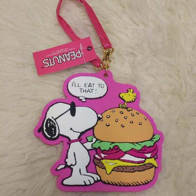 SNOOPY(スヌーピー)のSNOOPY IC カードケース 新品未使用 タグつき 定価以下 送料込み レディースのファッション小物(名刺入れ/定期入れ)の商品写真