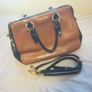 MIU MIU(ハンドバッグ ・ ブラック/黒色系)のフリマアイテム一覧 MIU MIU(ハンドバッグ ・ ブラック/黒色系)のフリマアイテム一覧