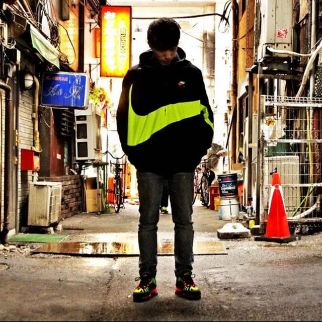 NIKE(ナイキ)のNIKE AS CITY NEON NSW HBR JKT WVNS サイズL メンズのジャケット/アウター(ナイロンジャケット)の商品写真