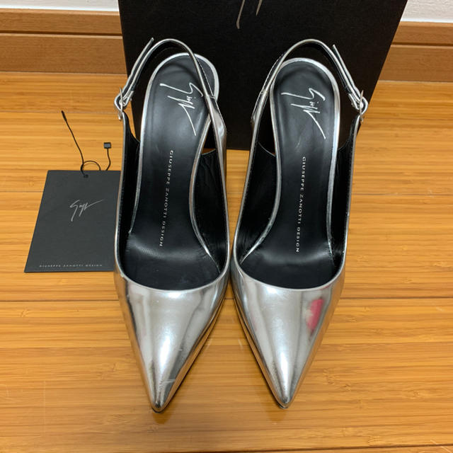 Giuseppe Zanotti Design(ジュゼッペザノッティデザイン)のジュゼッペ ザノッティ  サンダル　本日お値下げ❗️ レディースの靴/シューズ(サンダル)の商品写真